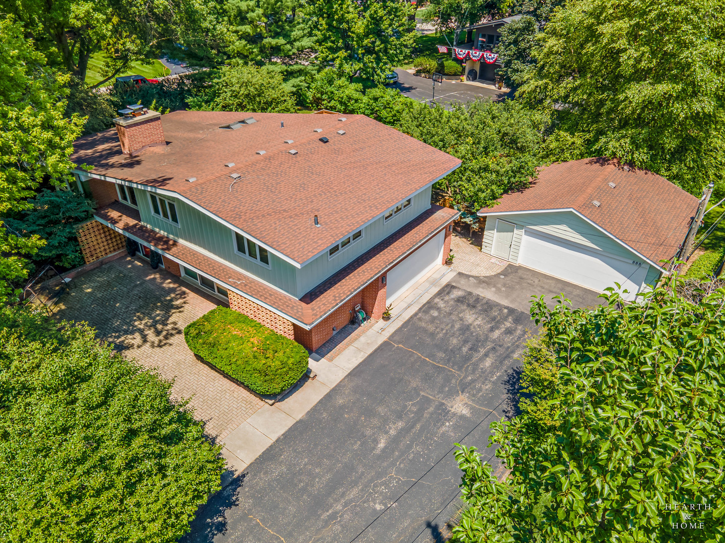 888 Country Club Road