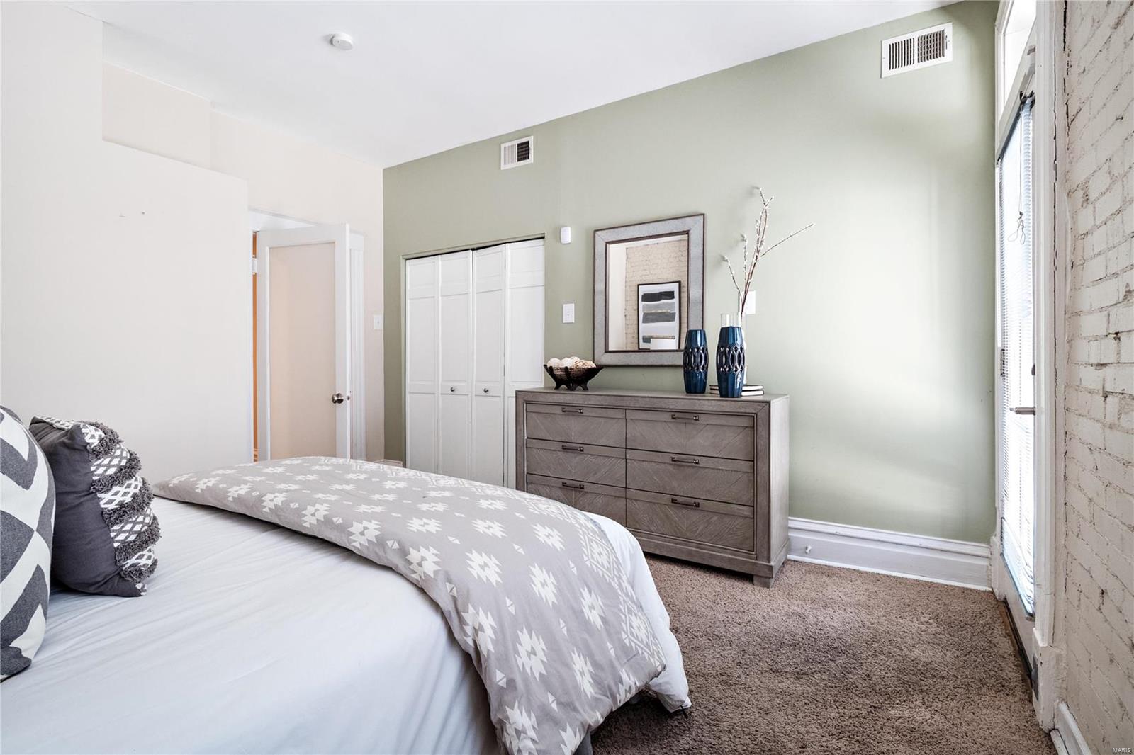 4938 McPherson Avenue Unit: 1