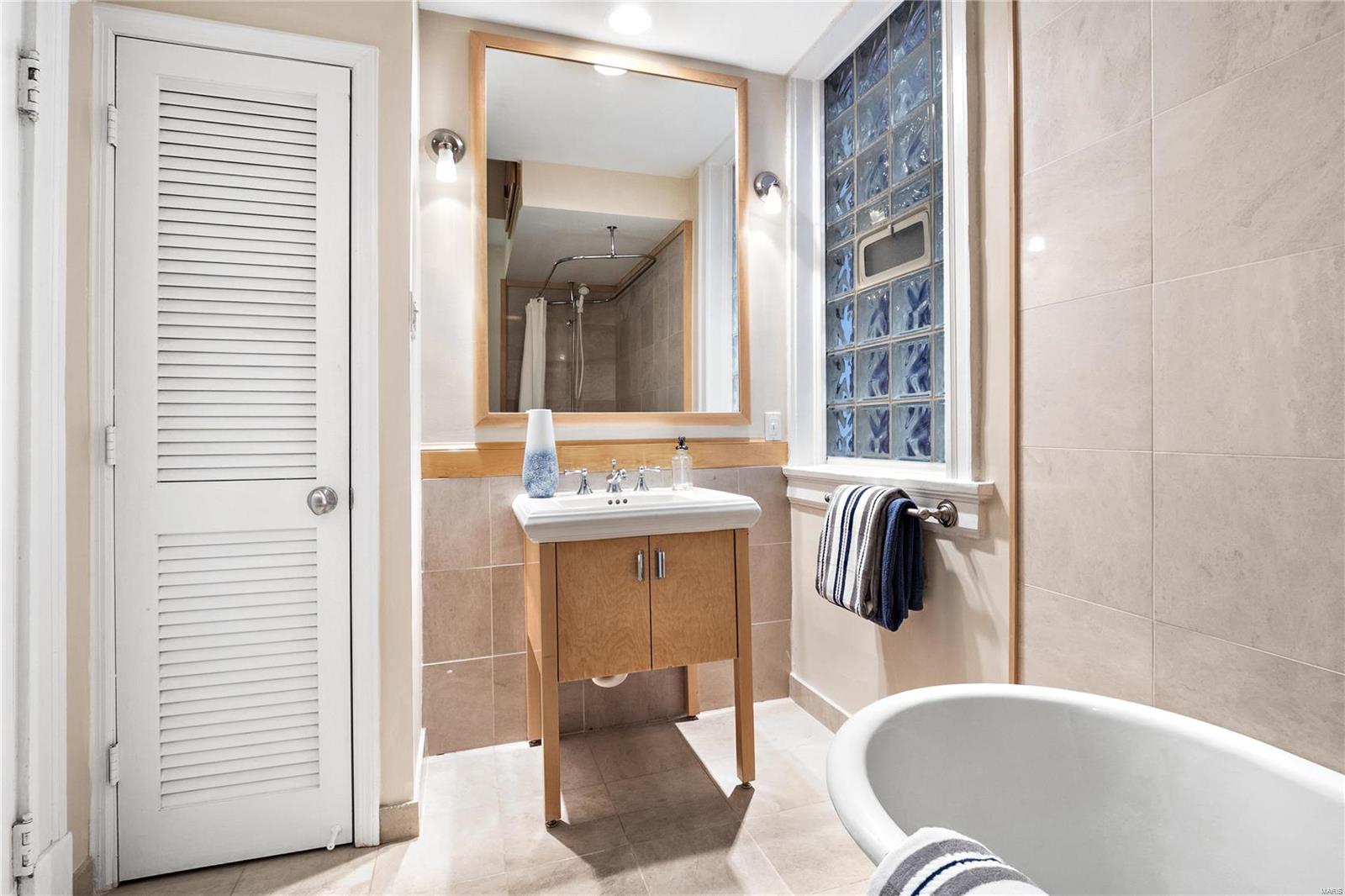 4938 McPherson Avenue Unit: 1