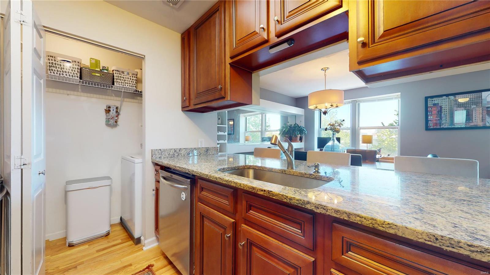 2310 Rutger Street Unit: 10F