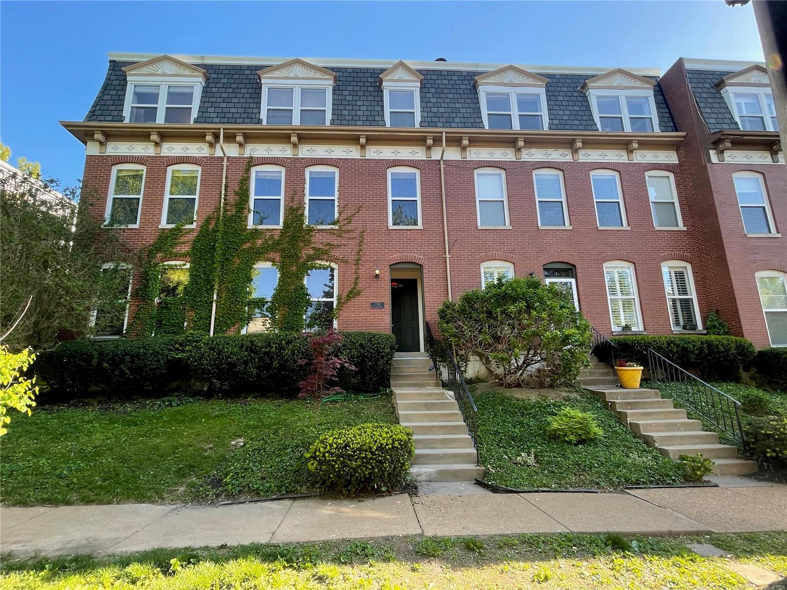 2310 Rutger Street Unit: 10F