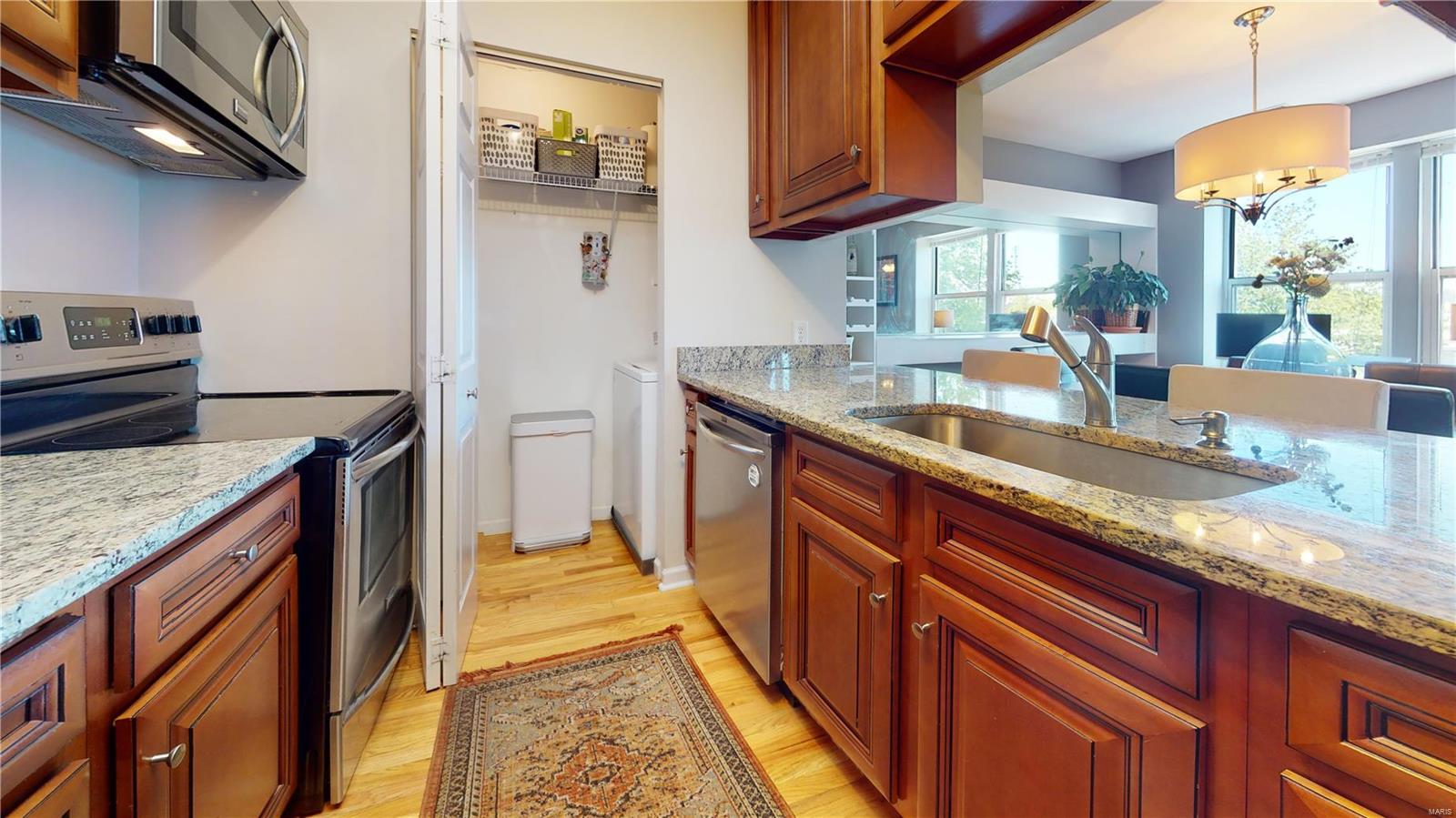 2310 Rutger Street Unit: 10F