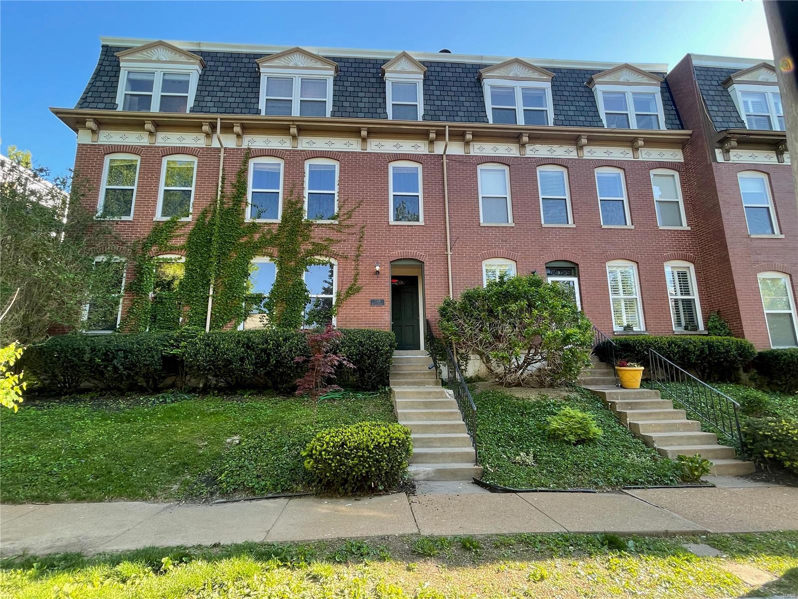2310 Rutger Street Unit: 10F