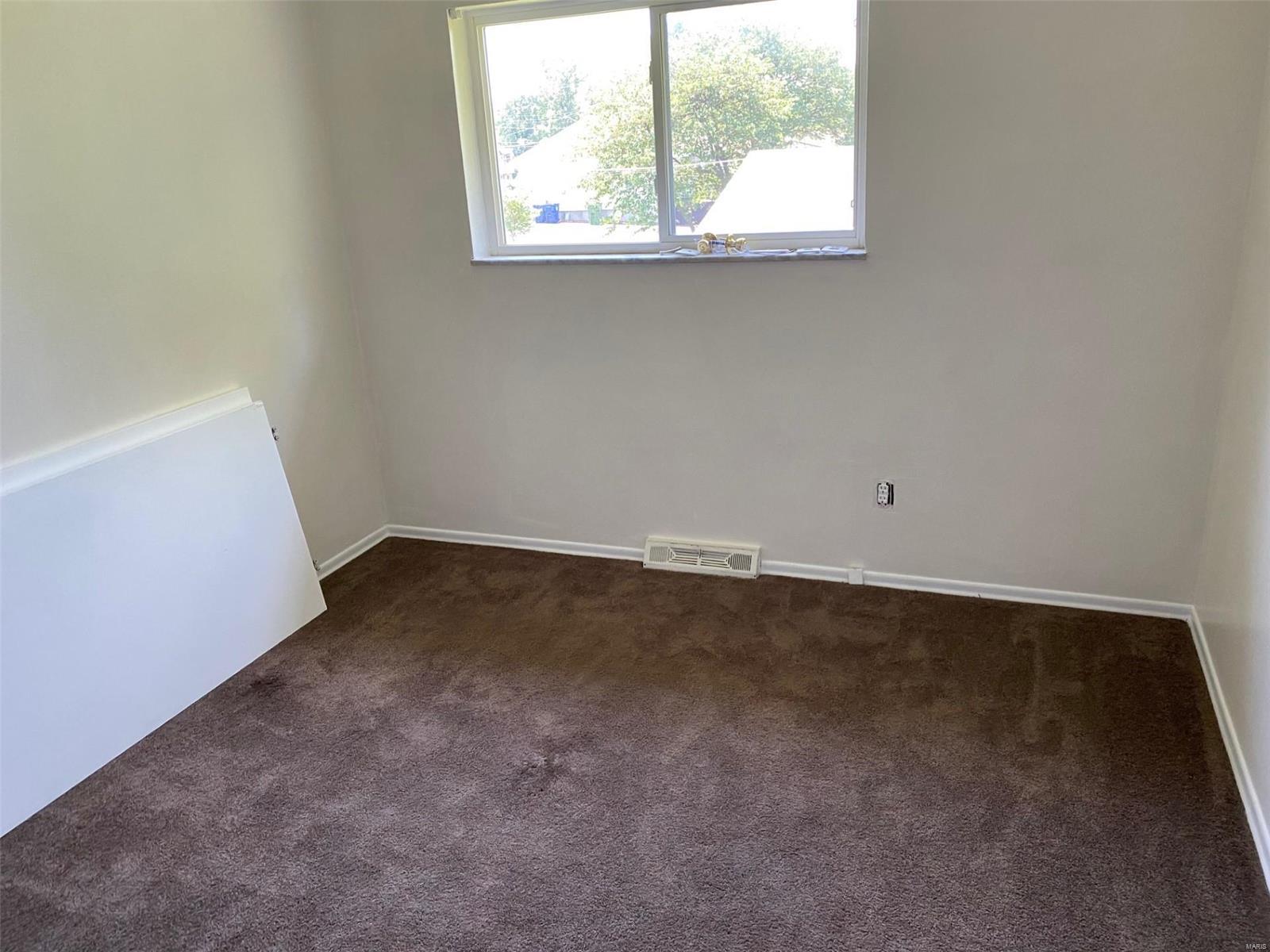 10000 Livingston Avenue