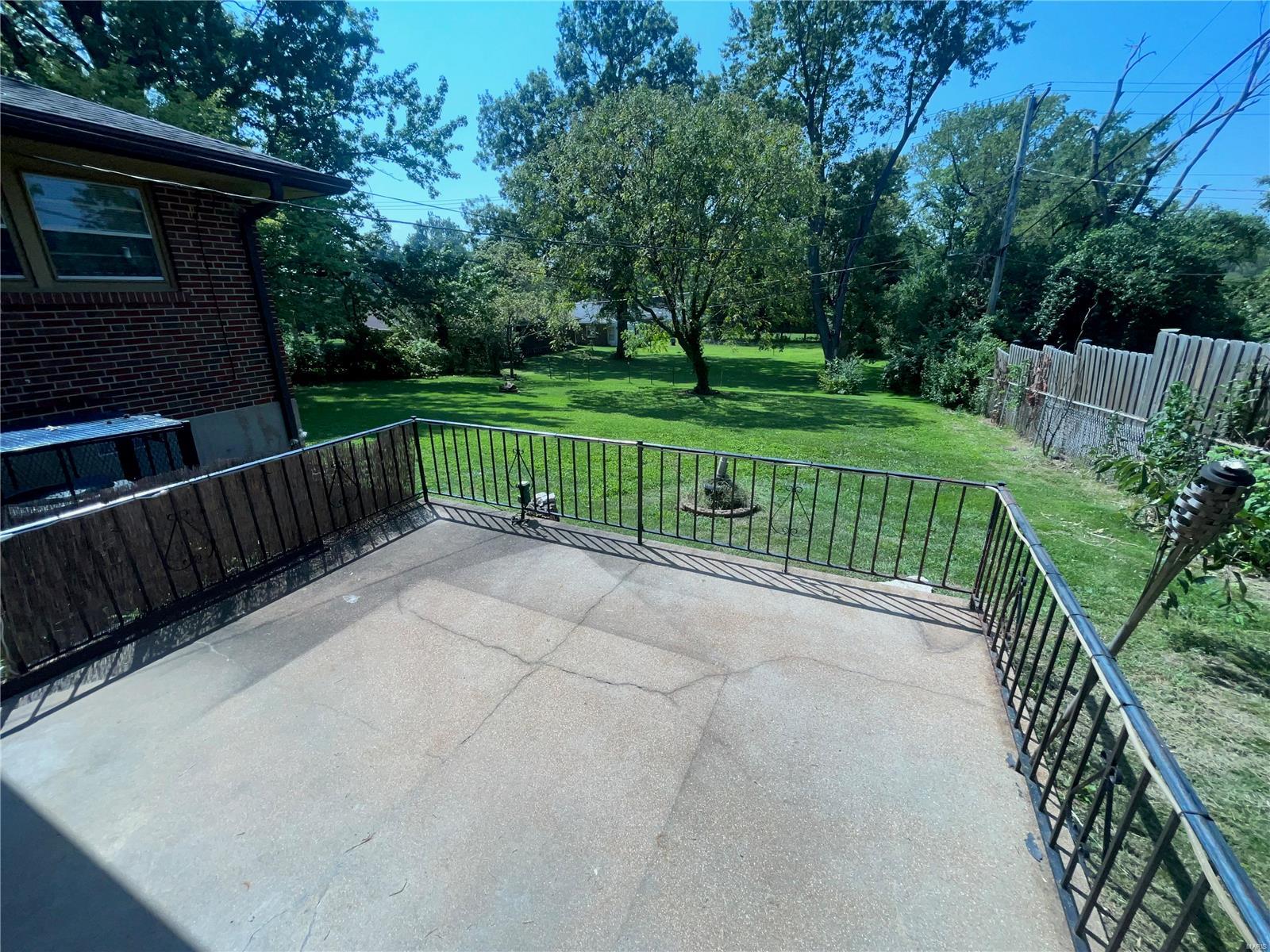 807 Hentschel Place