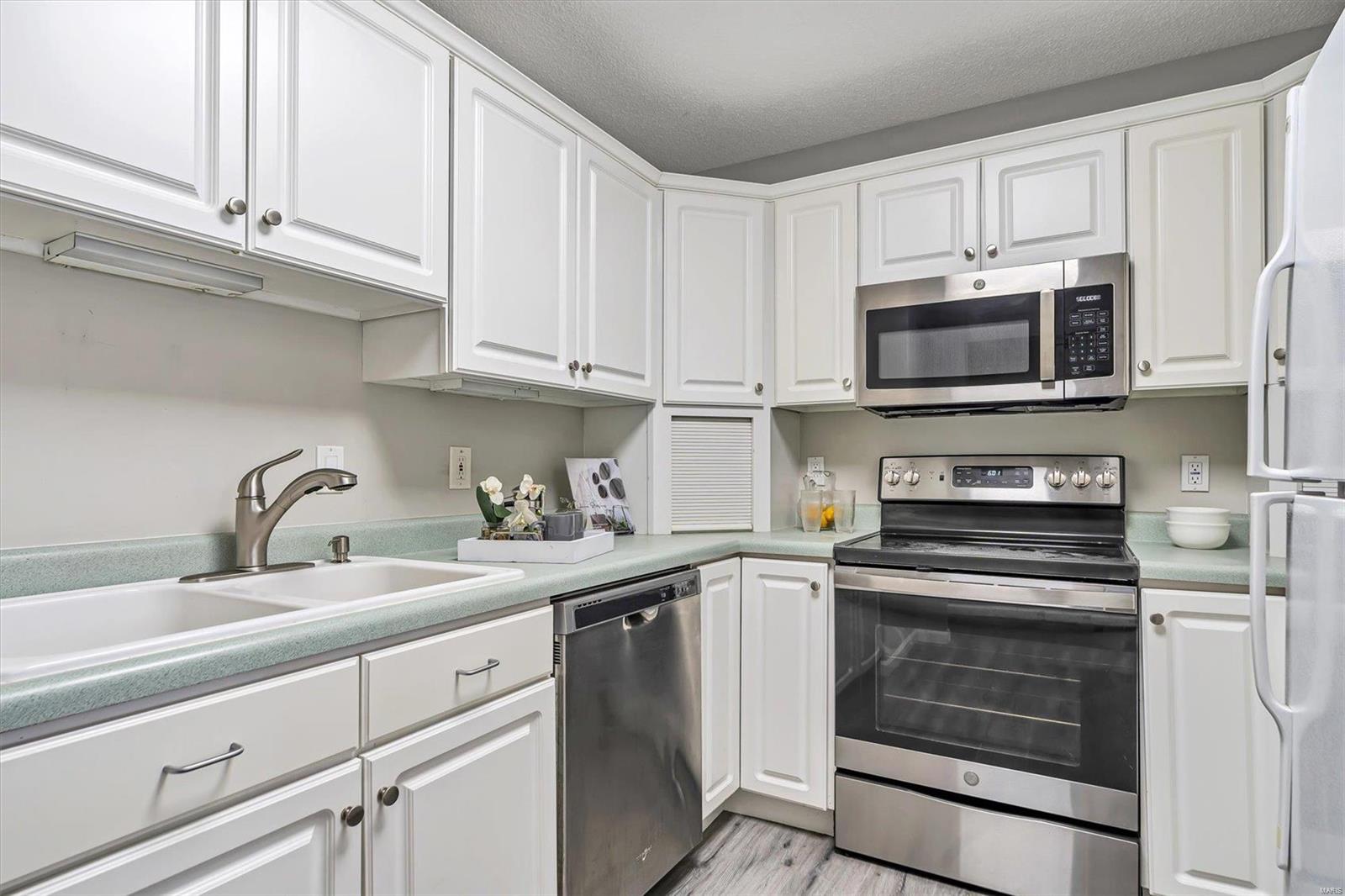 1429 Thrush Place