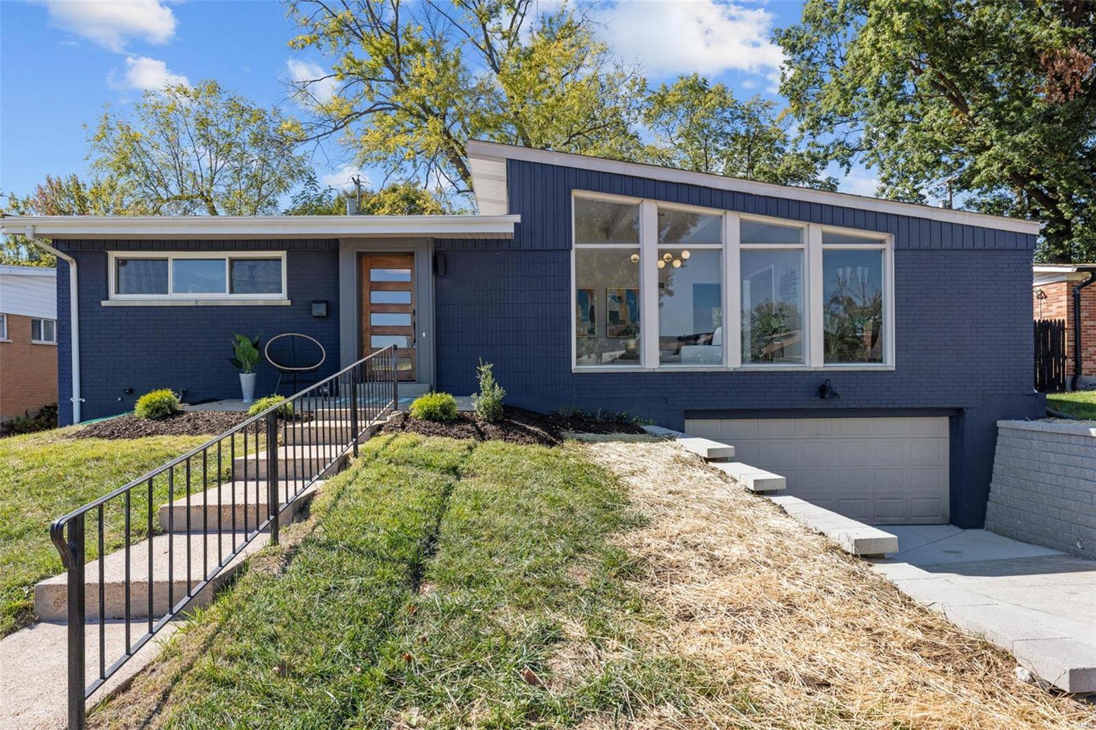 1027 Glenside Place