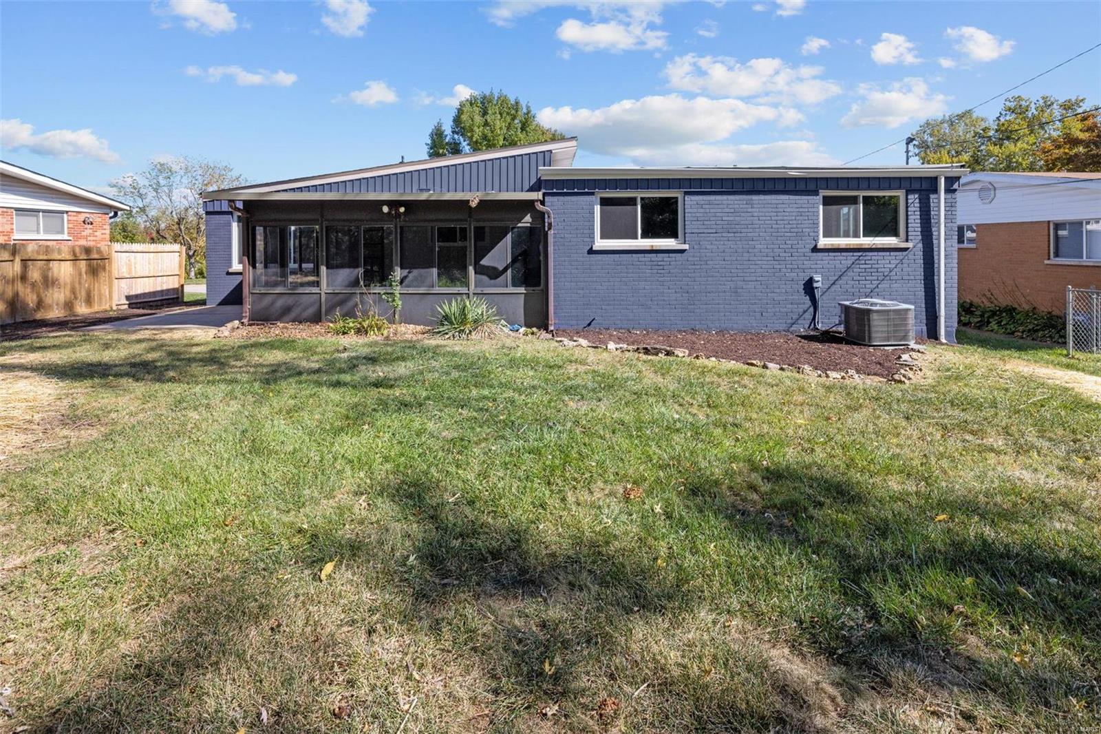 1027 Glenside Place