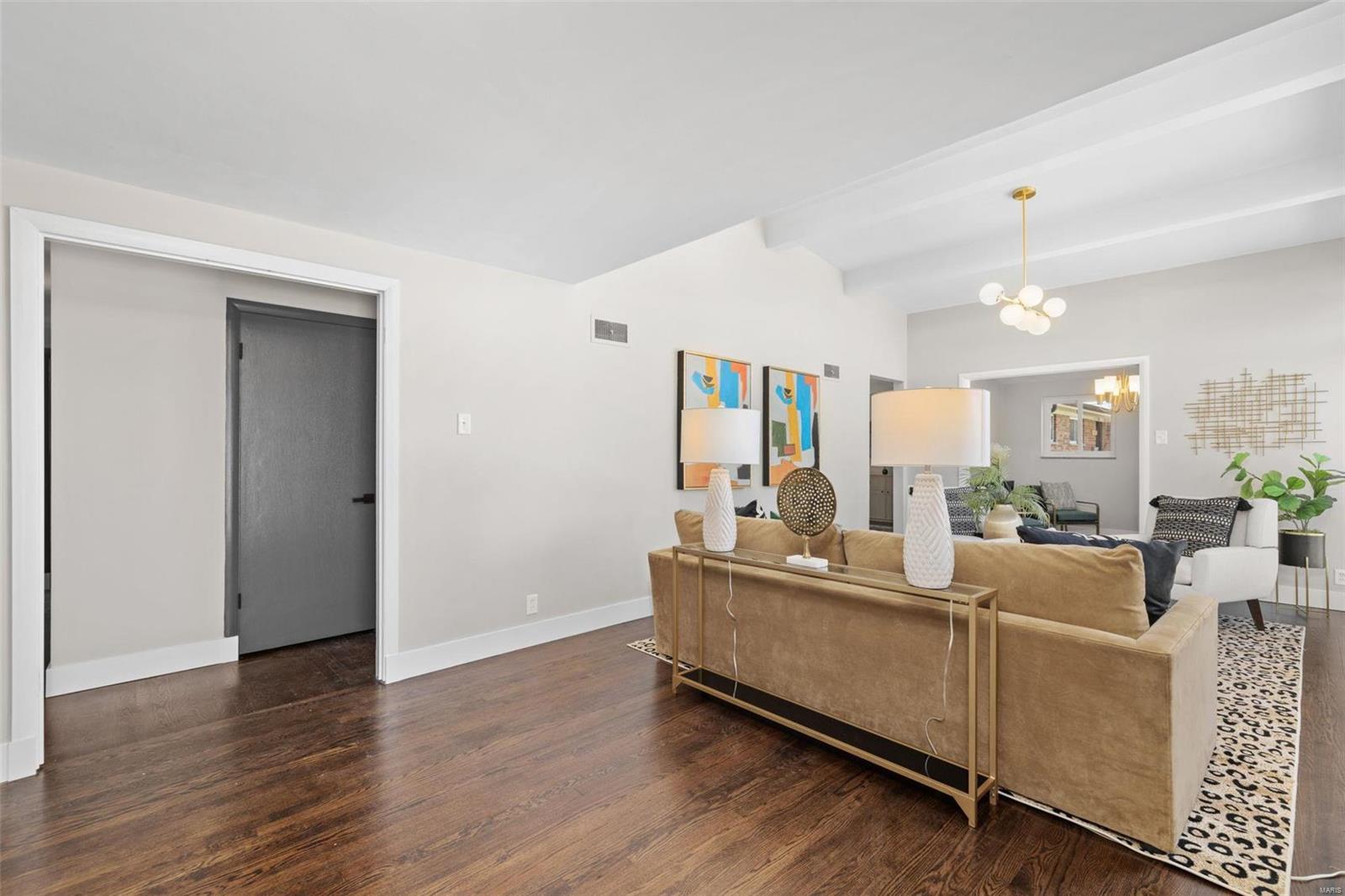 1027 Glenside Place