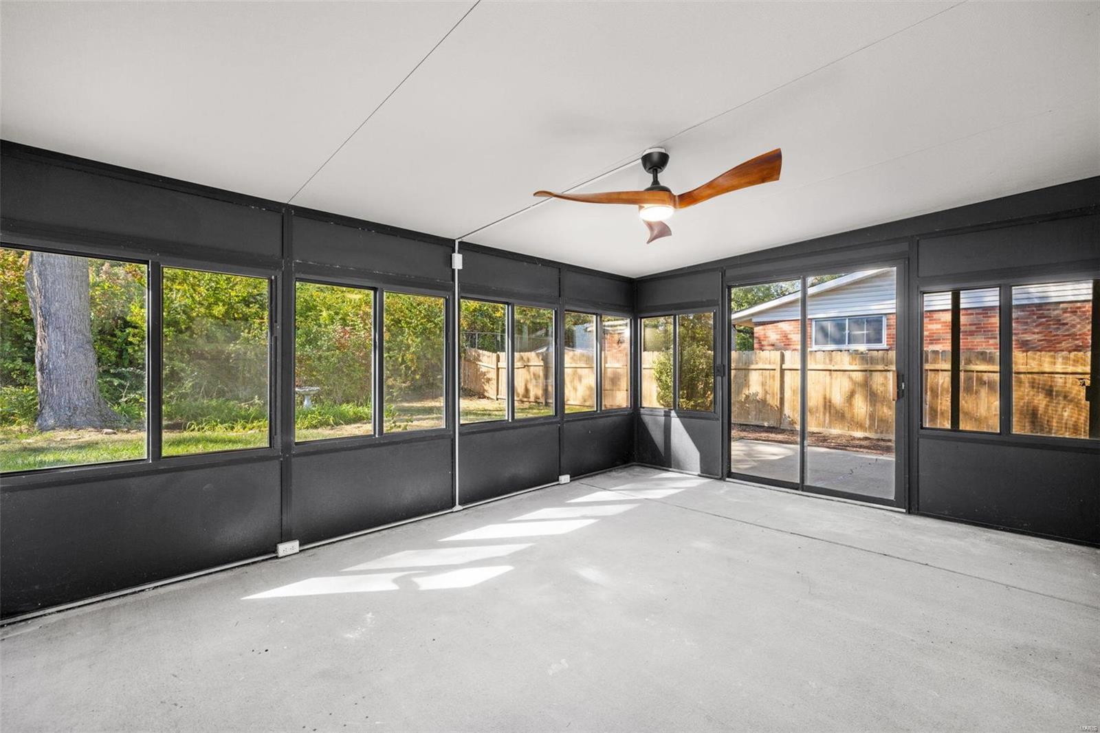 1027 Glenside Place