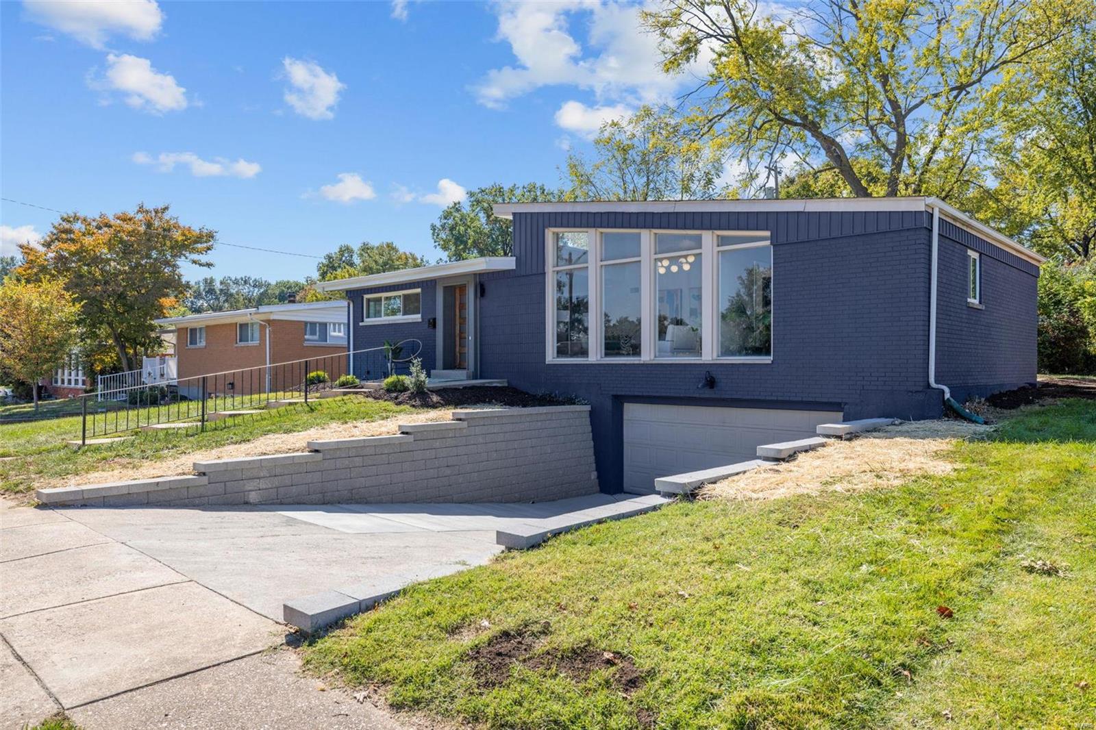 1027 Glenside Place