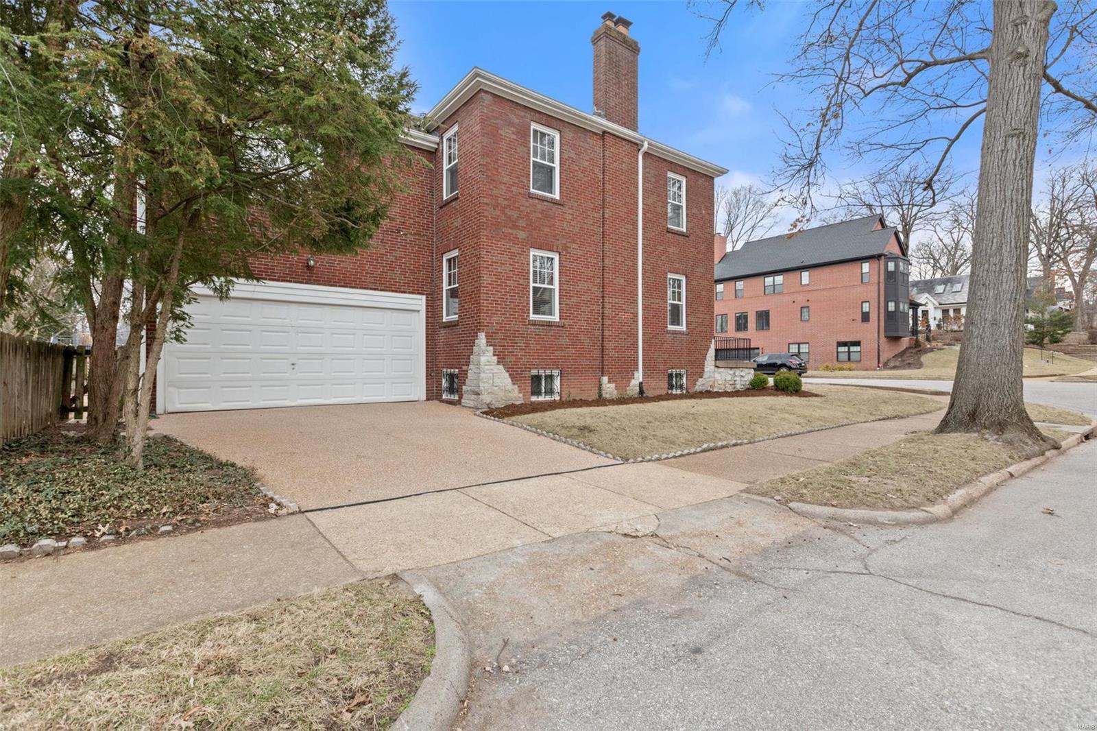 458 W Point Court