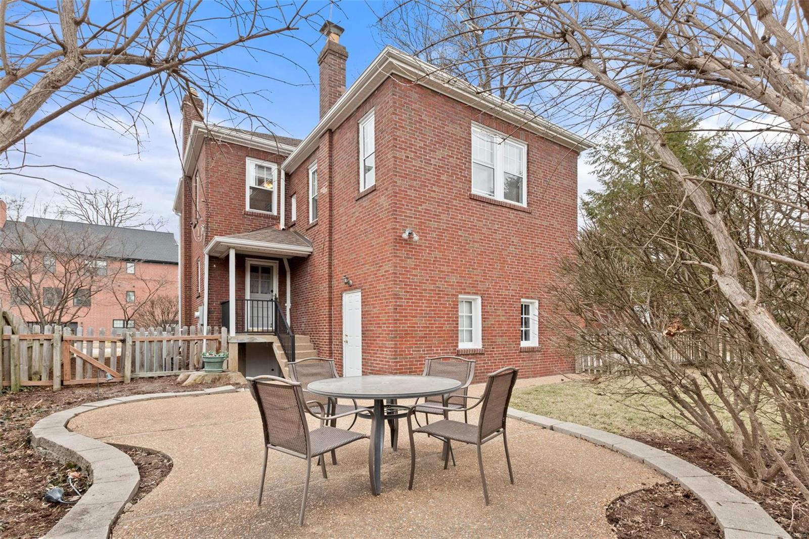 458 W Point Court