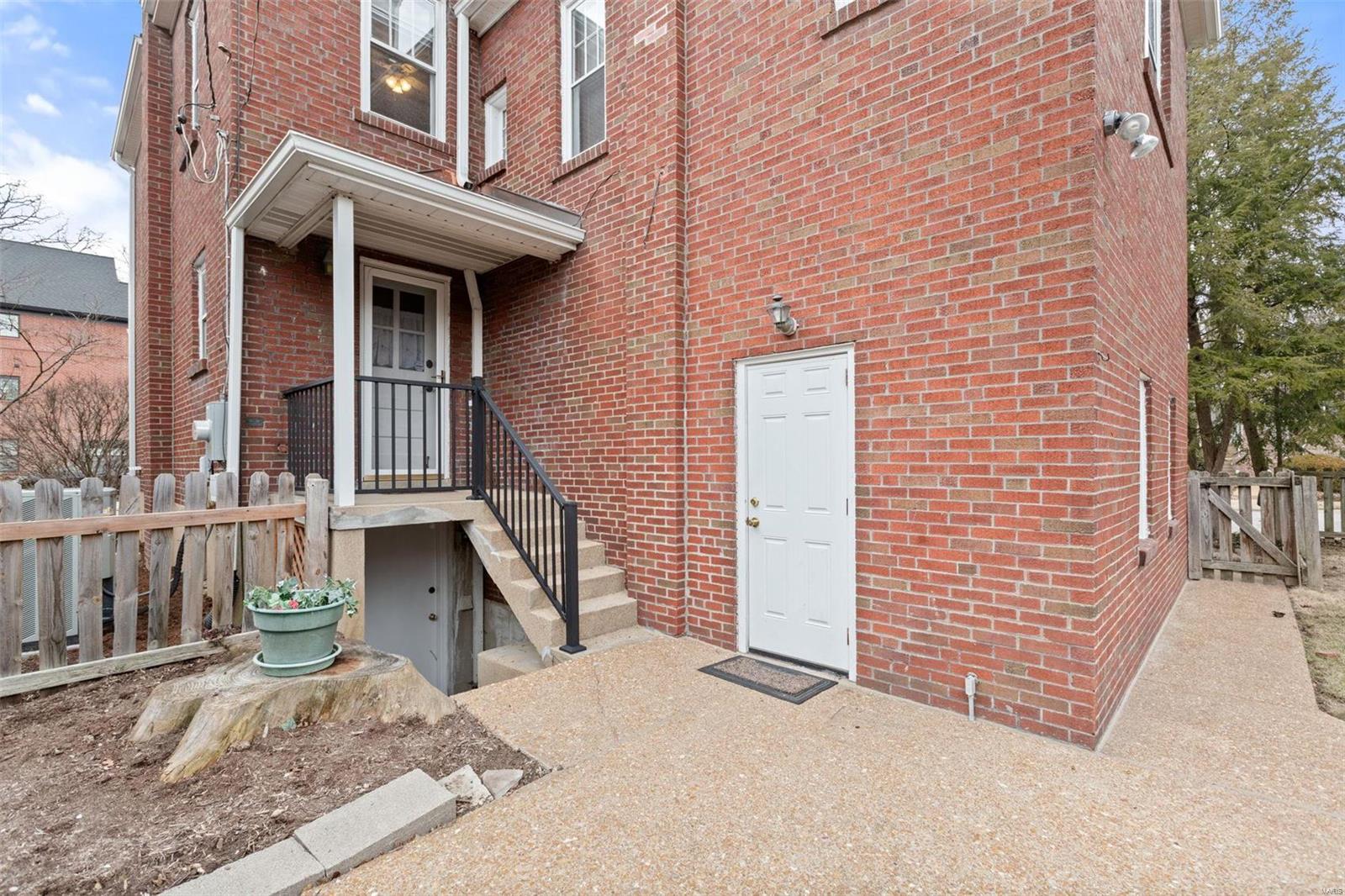 458 W Point Court
