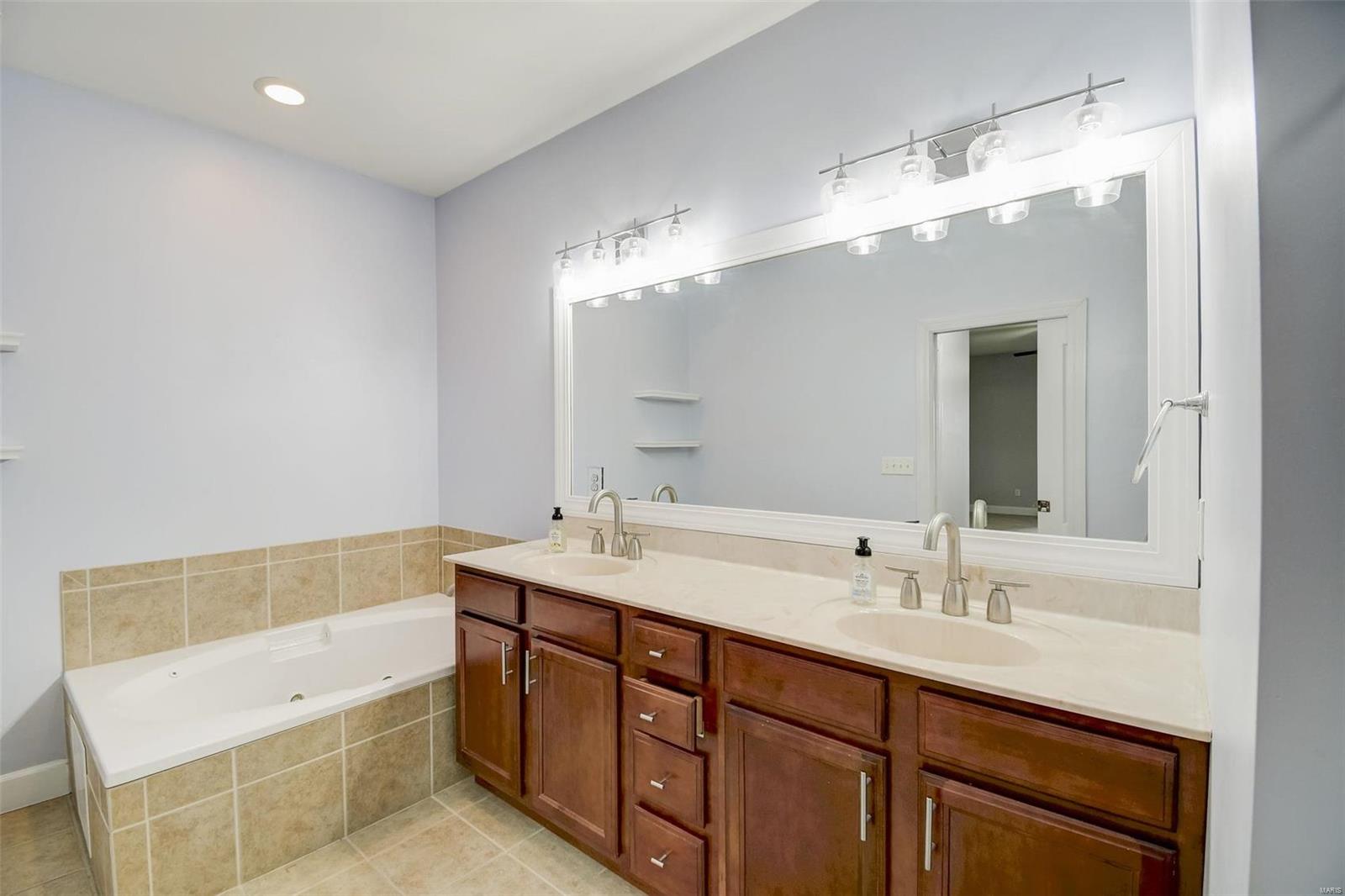 6404 Cates Avenue Unit: 4E