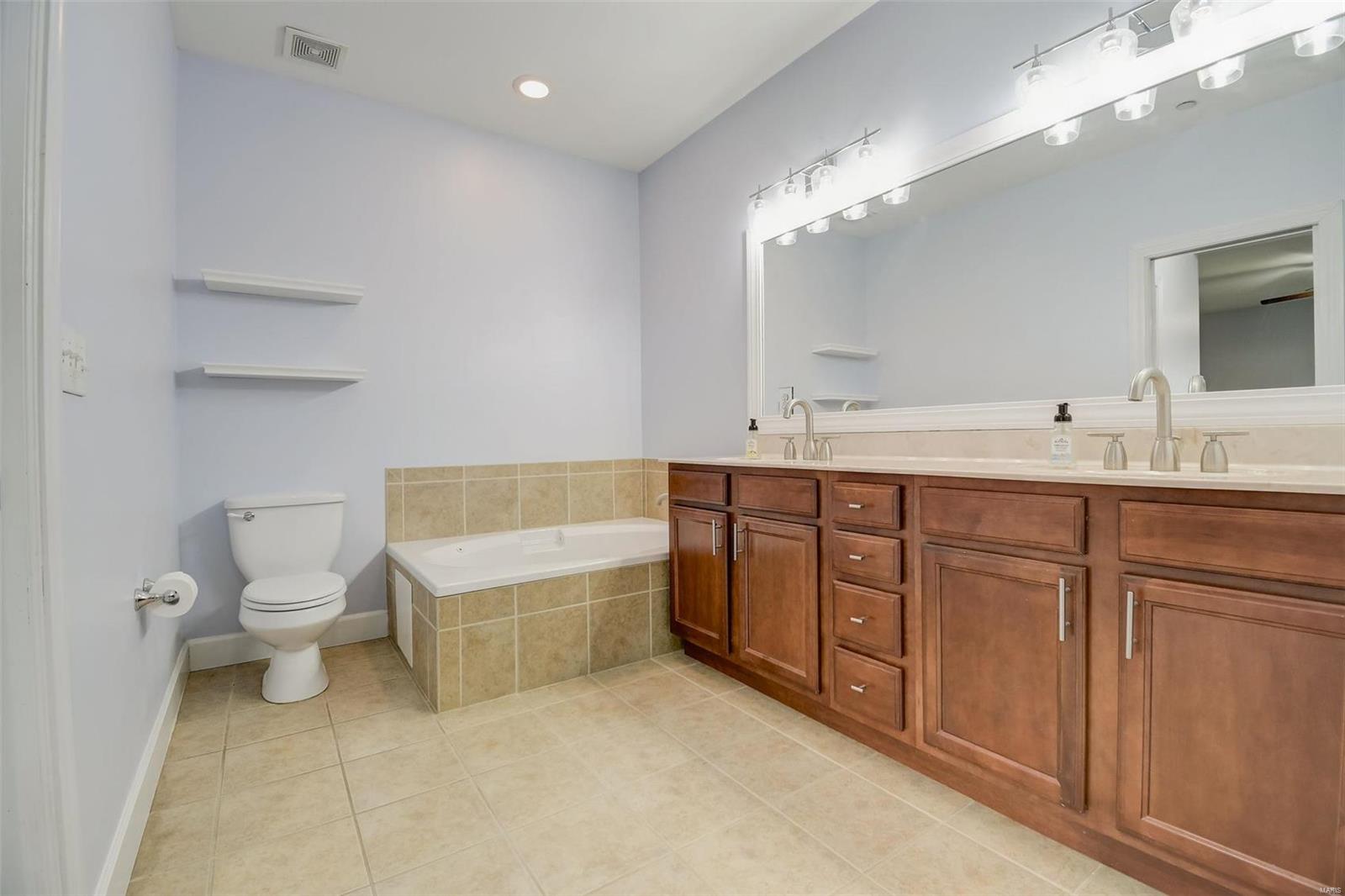 6404 Cates Avenue Unit: 4E