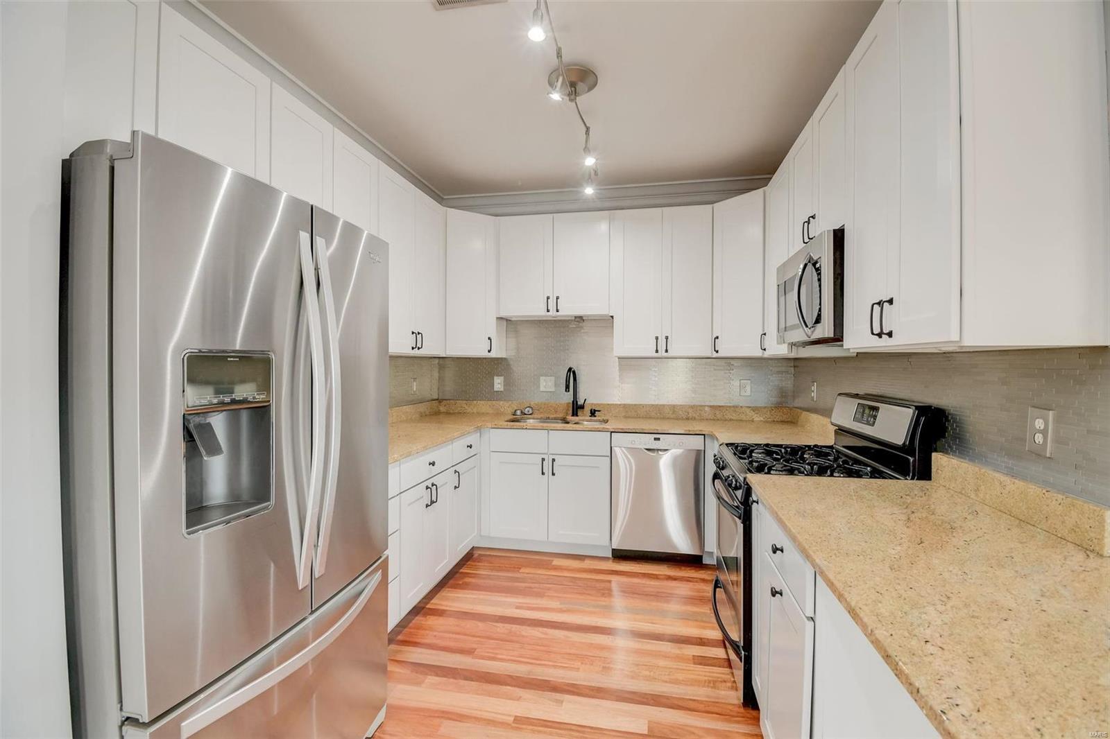 6404 Cates Avenue Unit: 4E