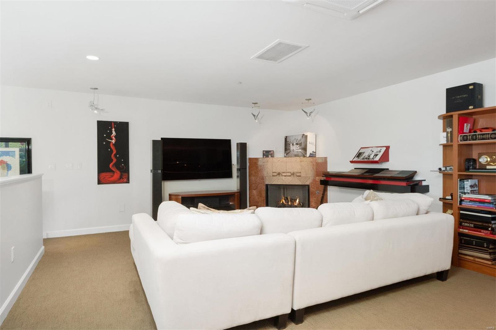 110 N Newstead Avenue Unit: 304