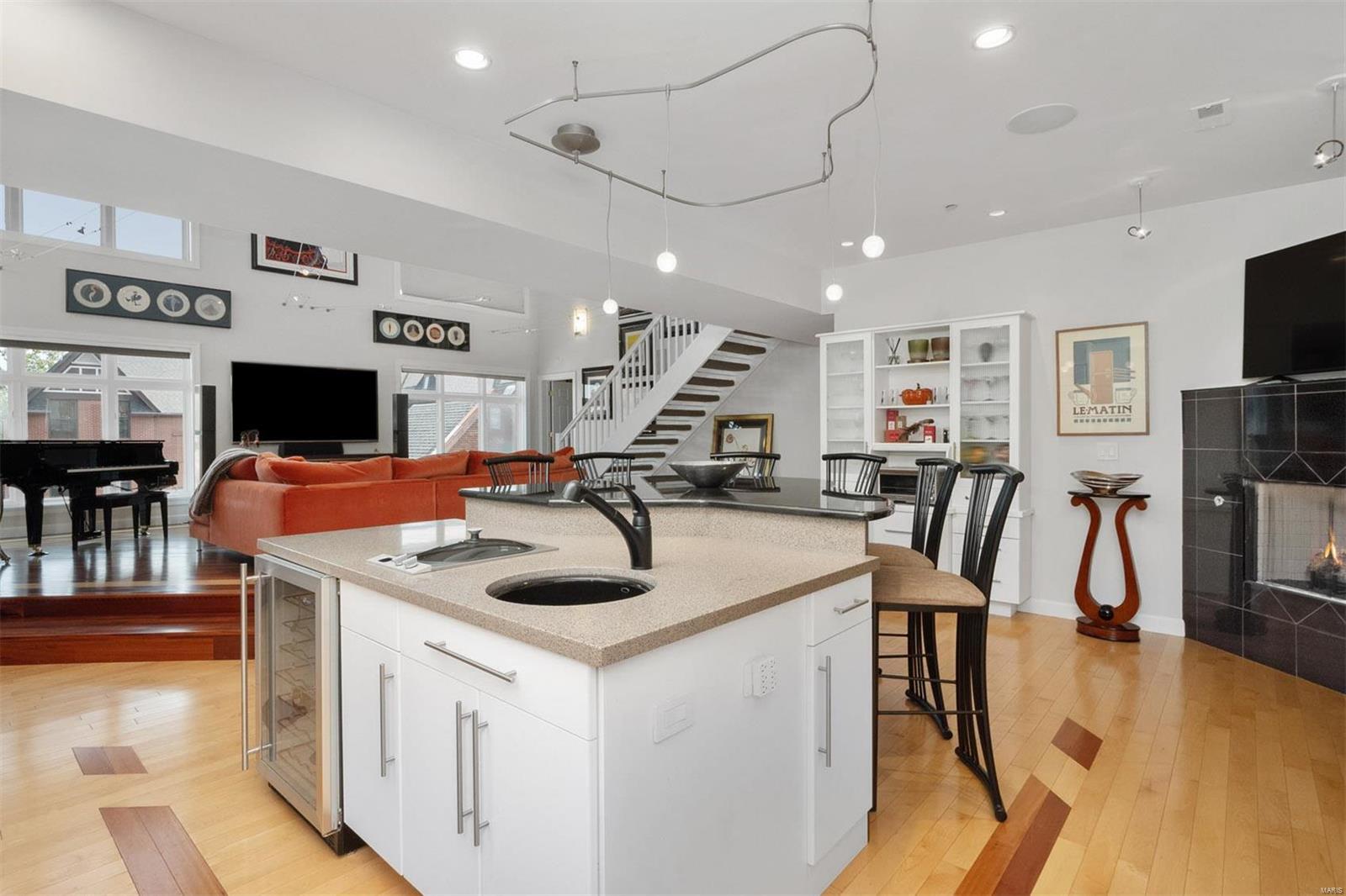 110 N Newstead Avenue Unit: 304