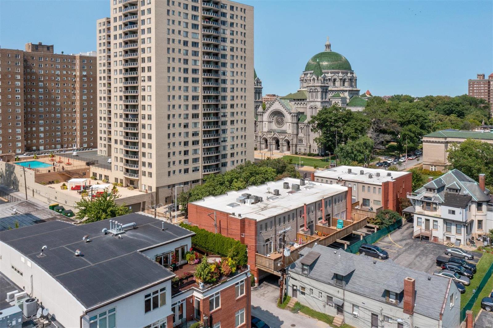 110 N Newstead Avenue Unit: 304