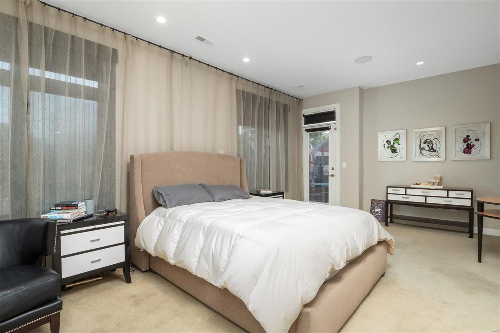 110 N Newstead Avenue Unit: 304