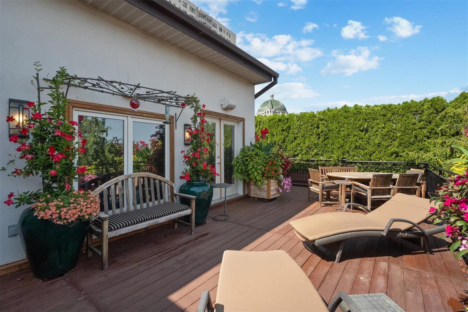 110 N Newstead Avenue Unit: 304