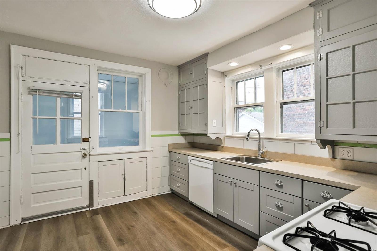 7125 Dartmouth Avenue Unit: 2F