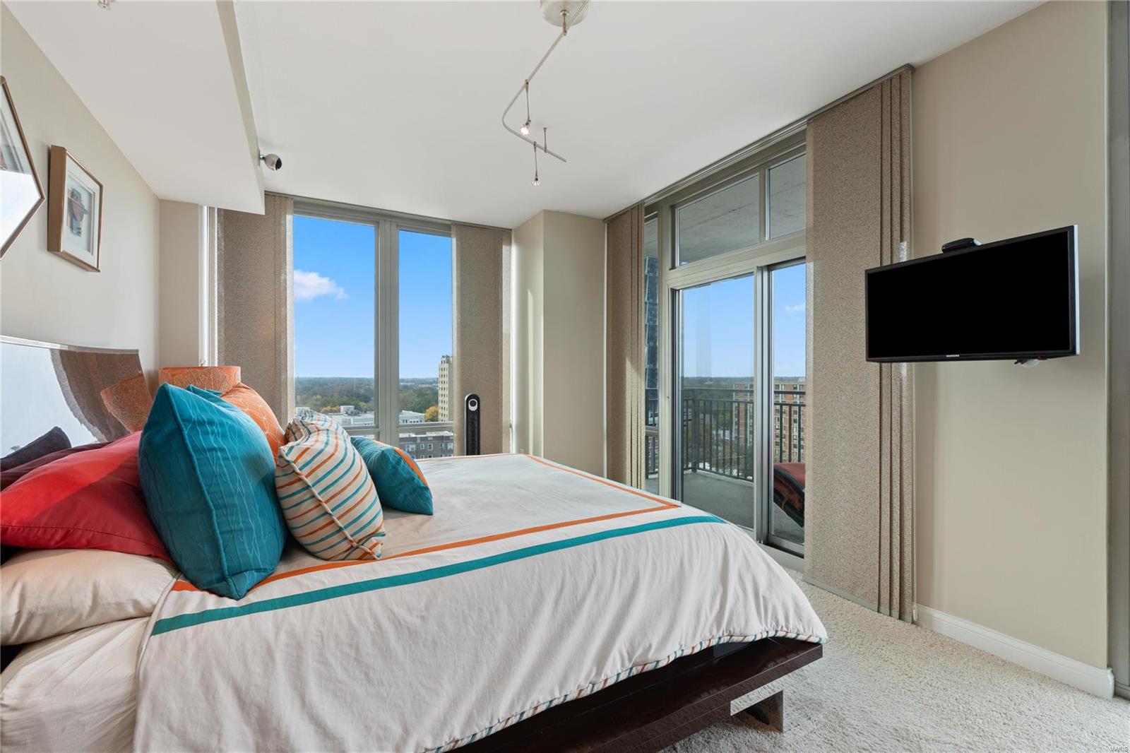 4909 Laclede Avenue Unit: 1306