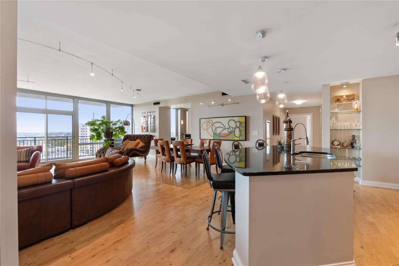 4909 Laclede Avenue Unit: 1306