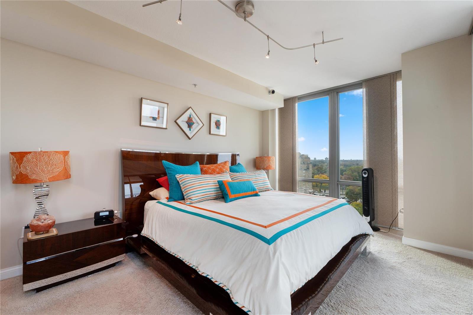 4909 Laclede Avenue Unit: 1306