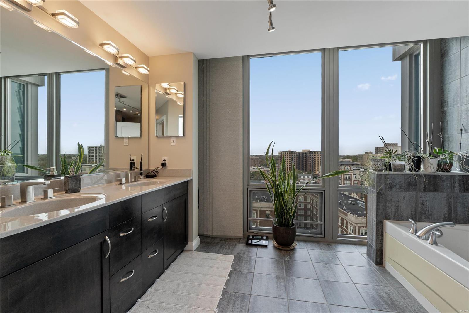 4909 Laclede Avenue Unit: 1306