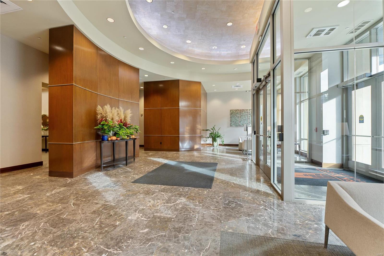 4909 Laclede Avenue Unit: 1306