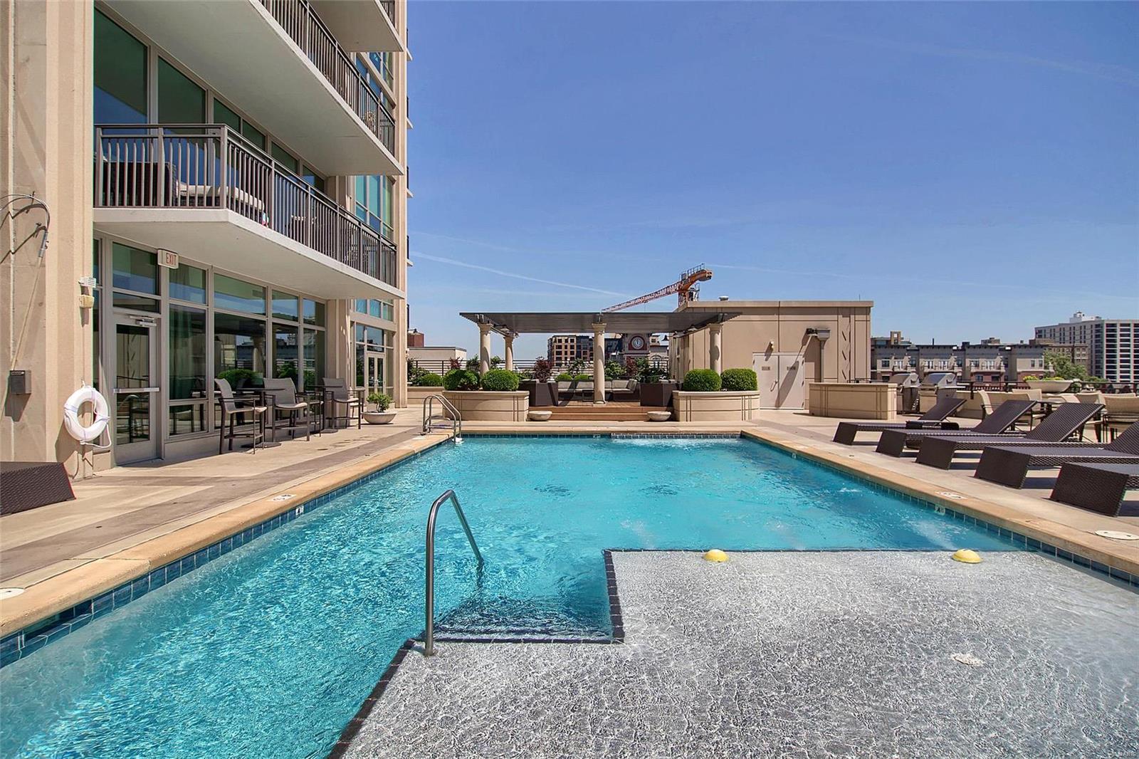 4909 Laclede Avenue Unit: 1306