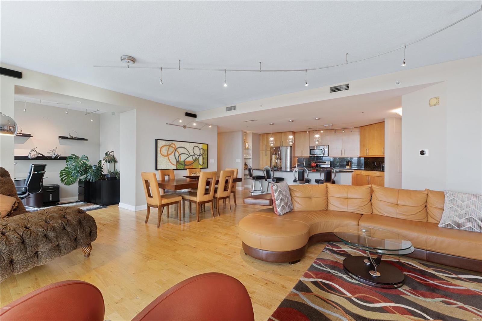 4909 Laclede Avenue Unit: 1306