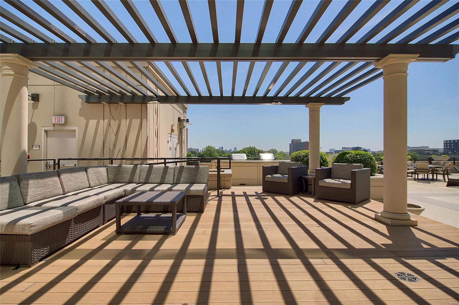 4909 Laclede Avenue Unit: 1306