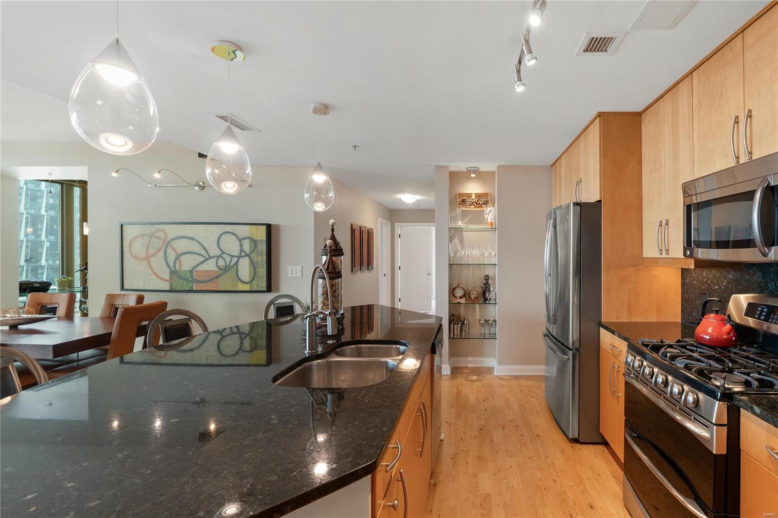 4909 Laclede Avenue Unit: 1306