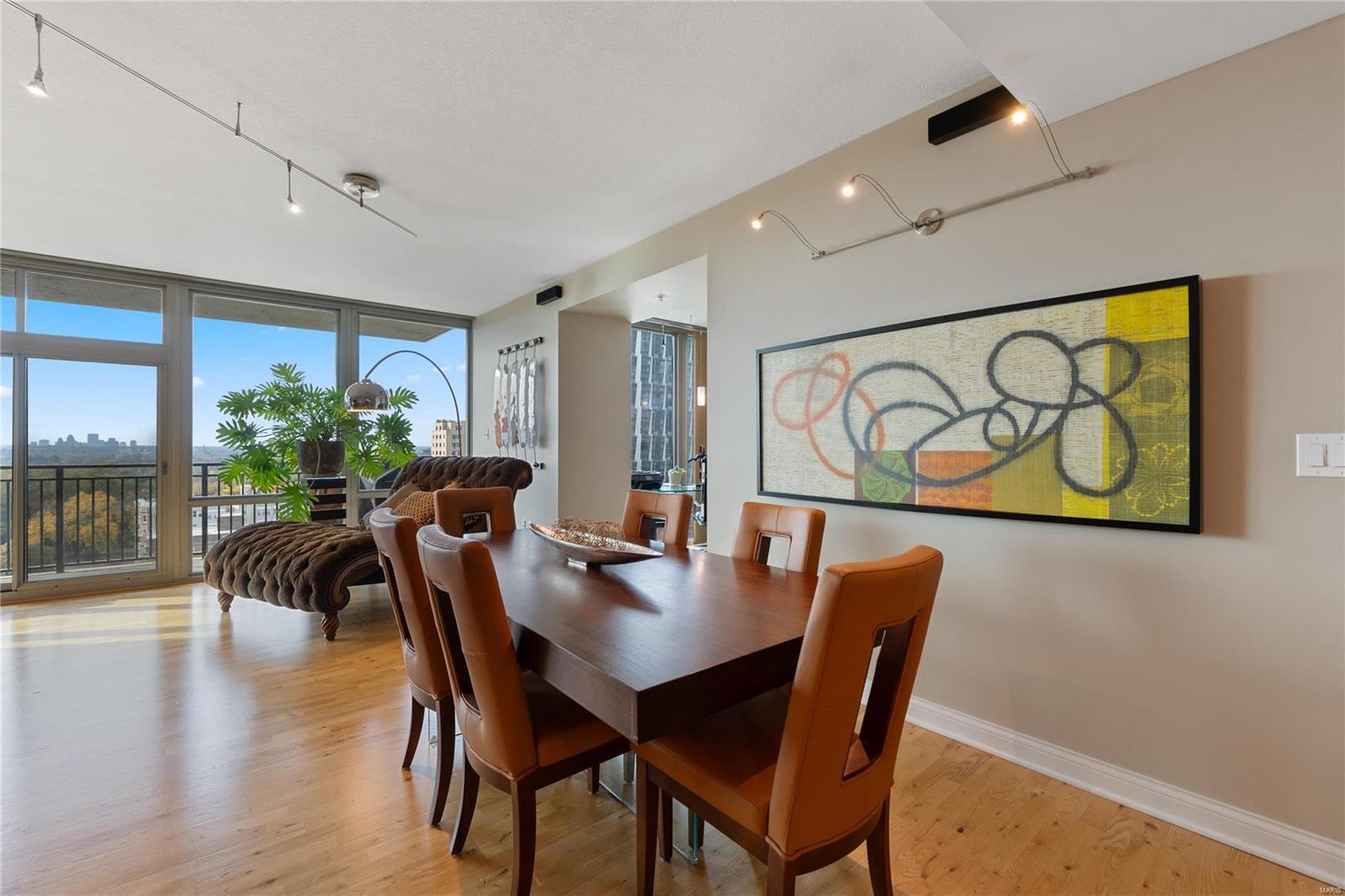 4909 Laclede Avenue Unit: 1306