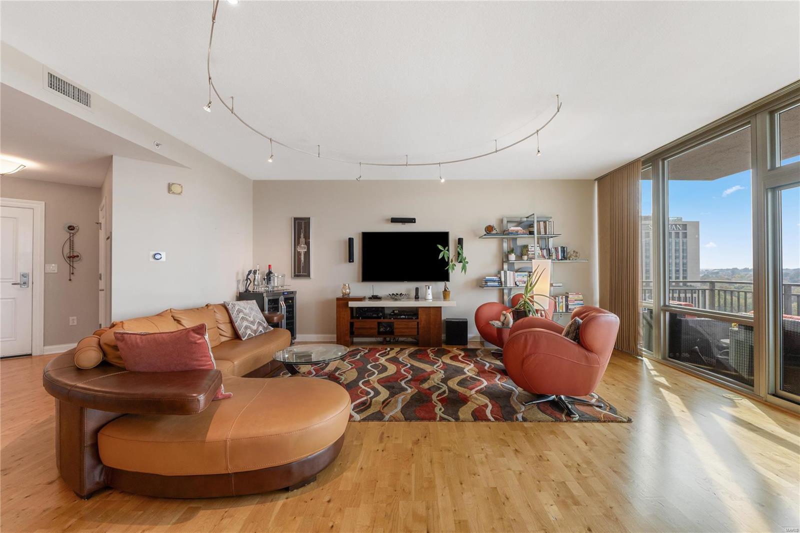 4909 Laclede Avenue Unit: 1306