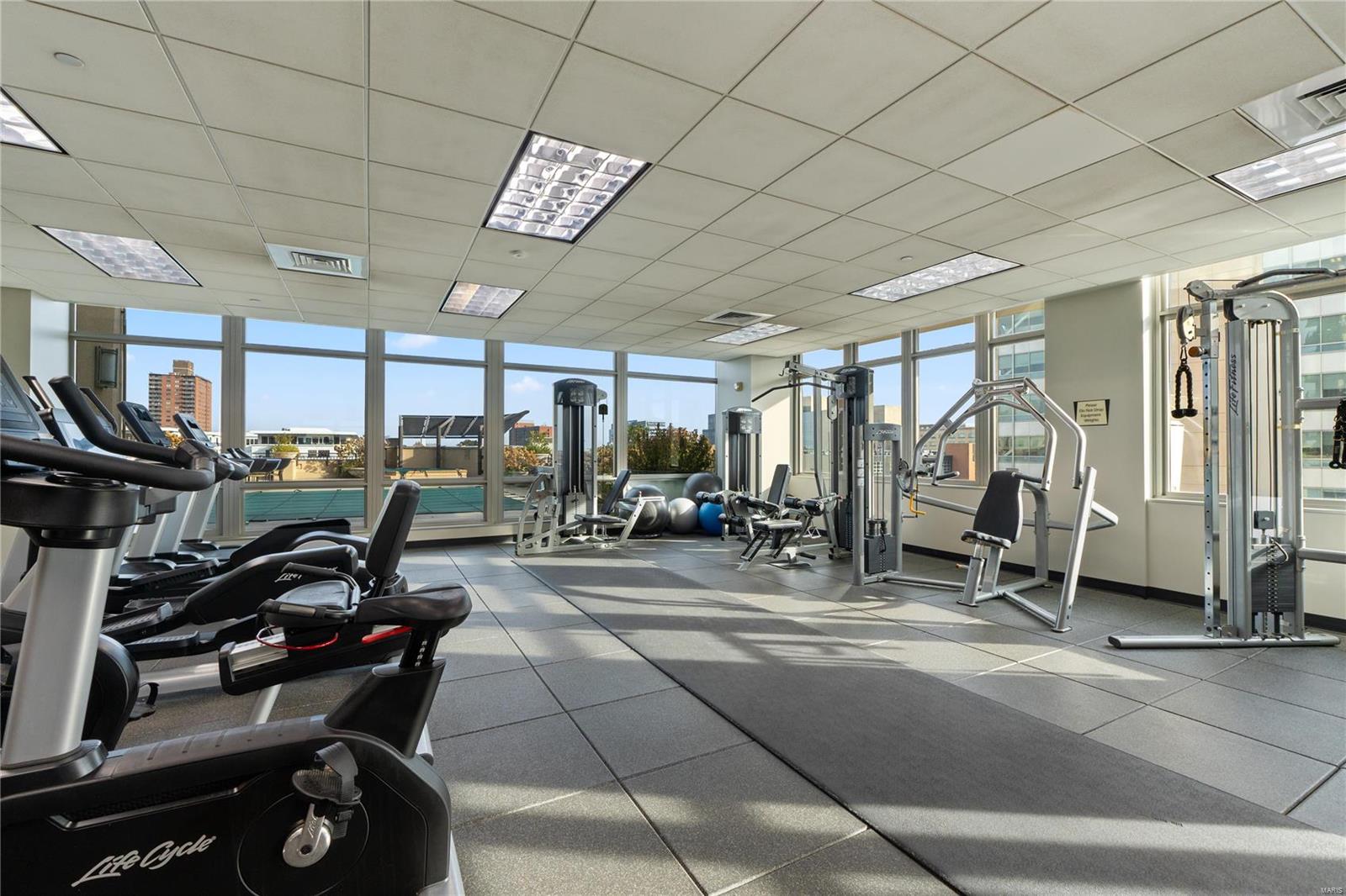 4909 Laclede Avenue Unit: 1306