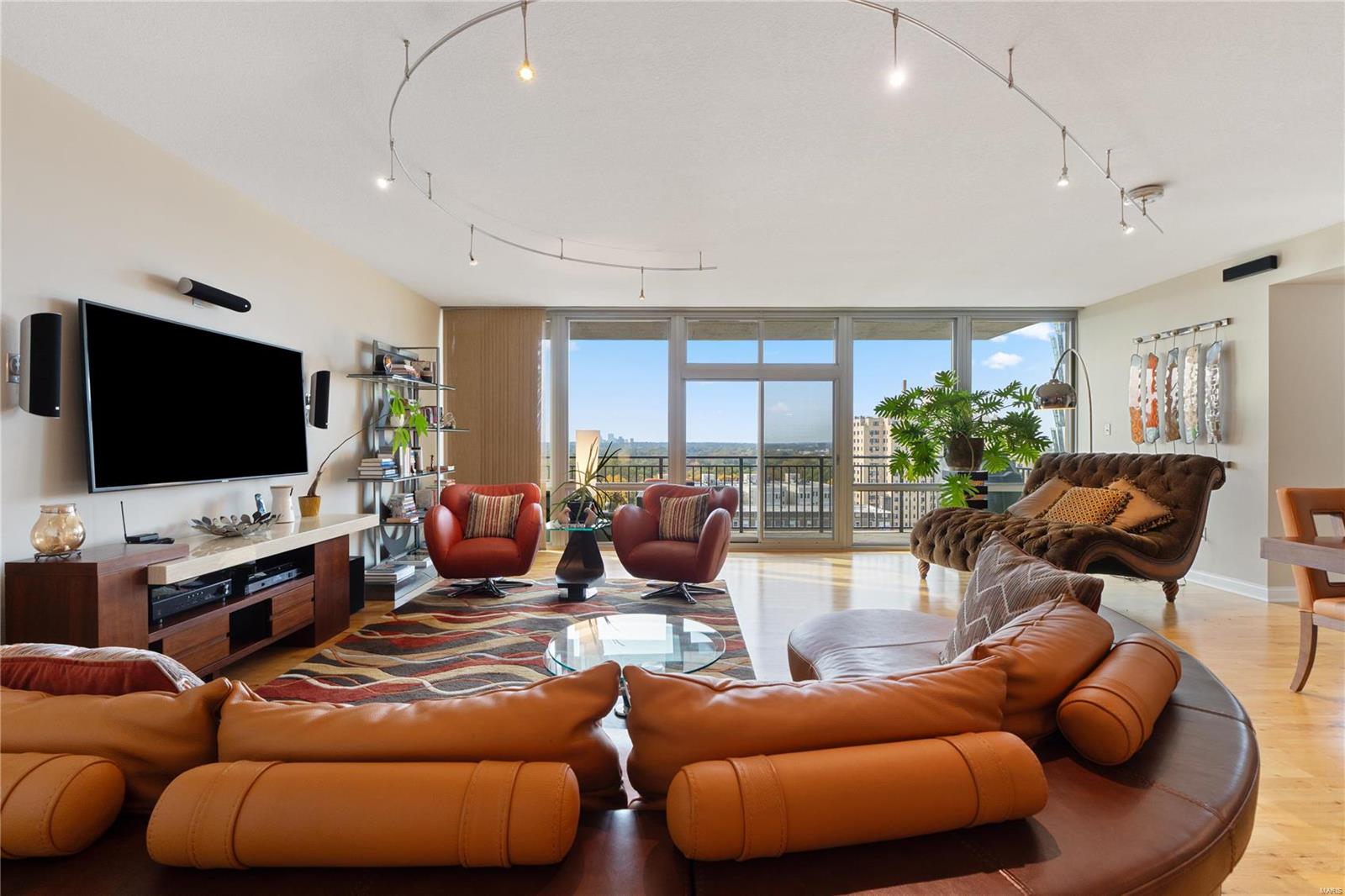 4909 Laclede Avenue Unit: 1306