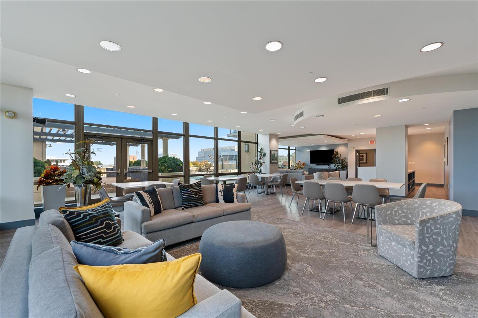 4909 Laclede Avenue Unit: 1306