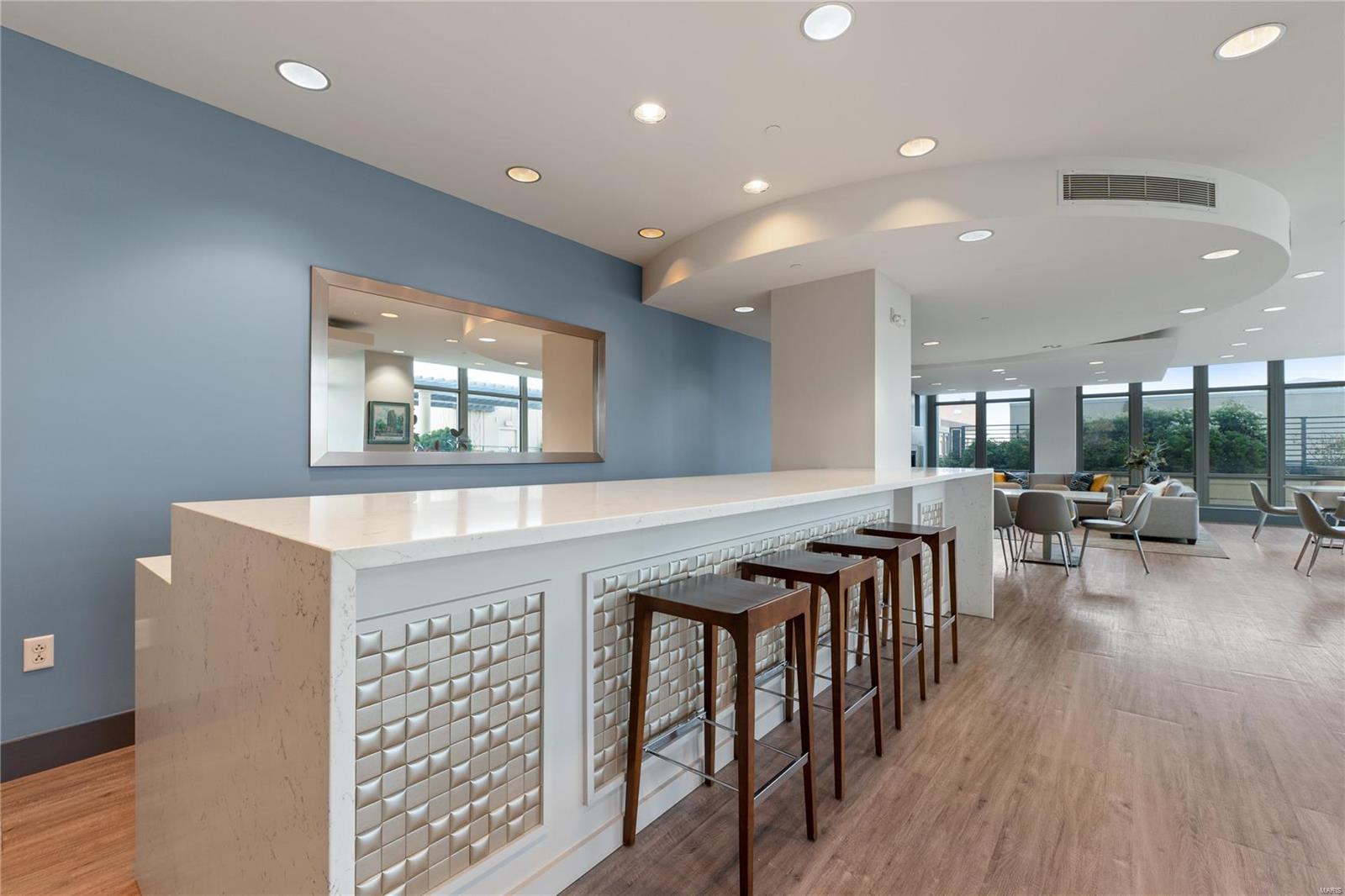 4909 Laclede Avenue Unit: 1306