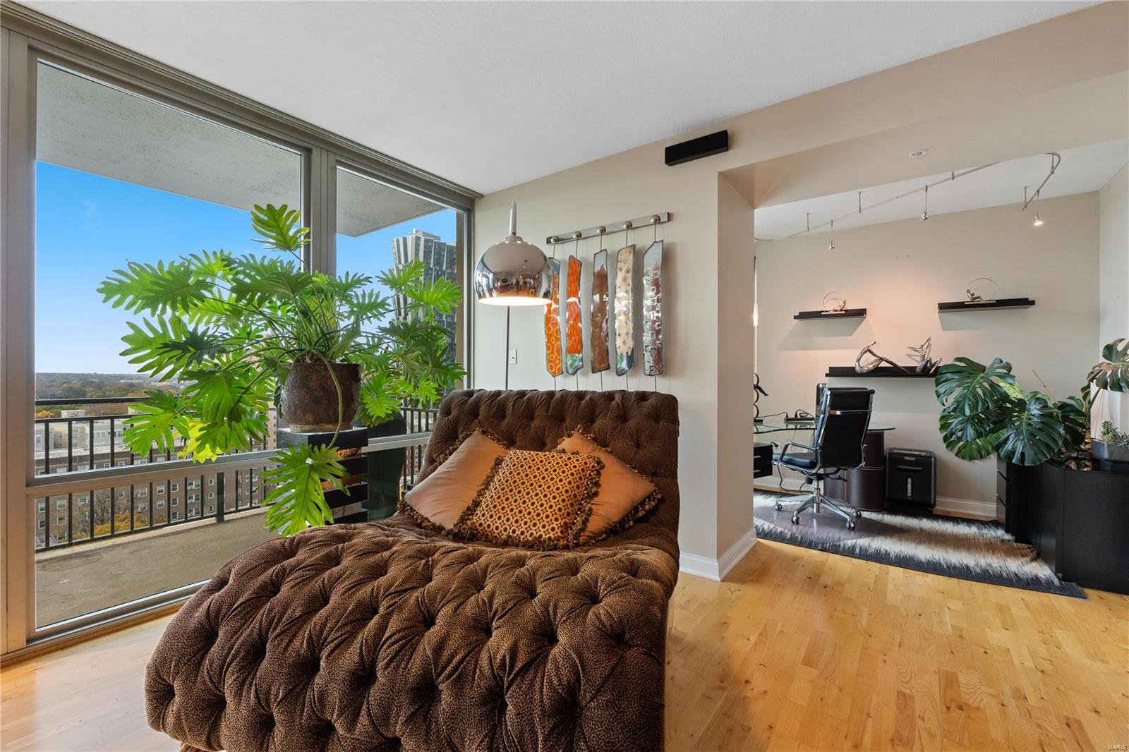 4909 Laclede Avenue Unit: 1306