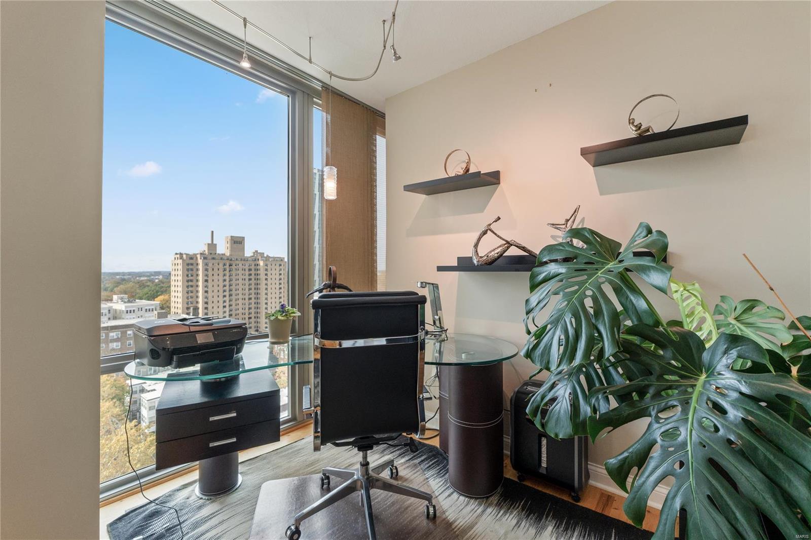 4909 Laclede Avenue Unit: 1306