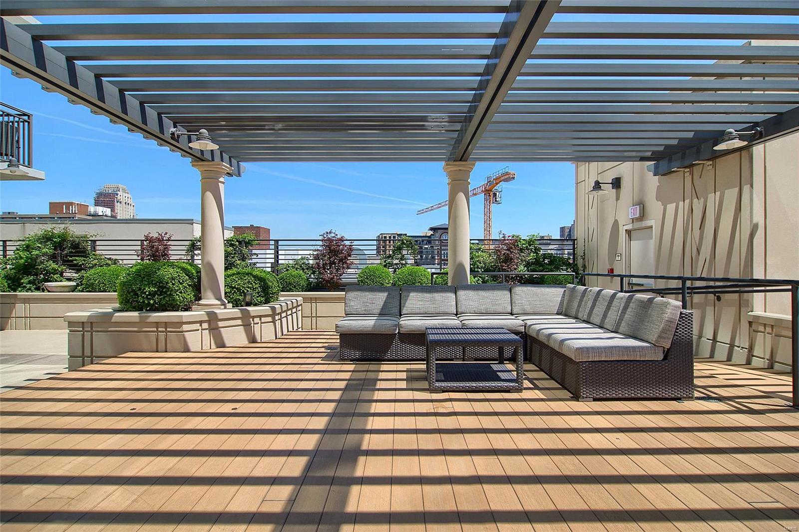 4909 Laclede Avenue Unit: 1306