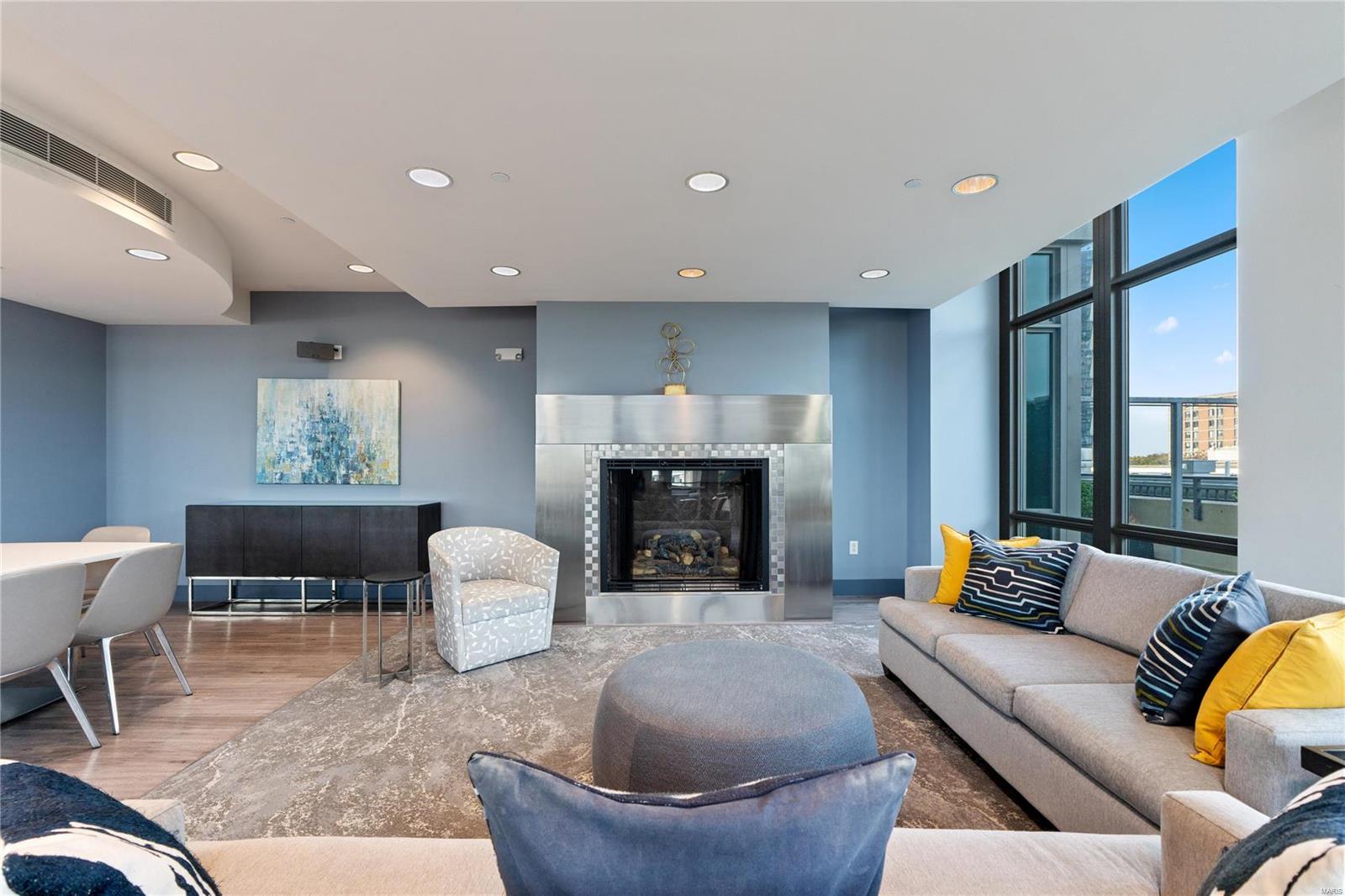 4909 Laclede Avenue Unit: 1306