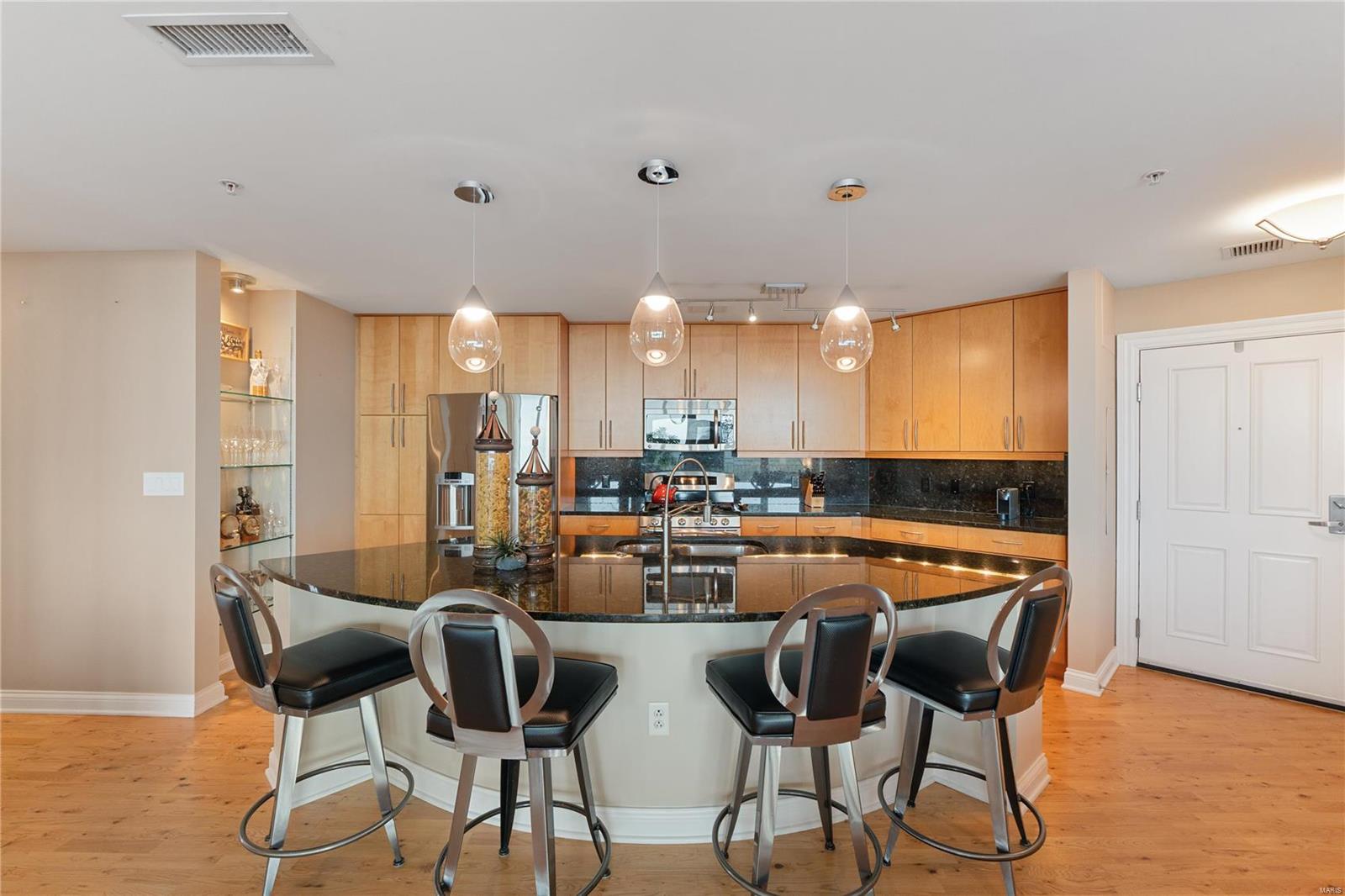 4909 Laclede Avenue Unit: 1306