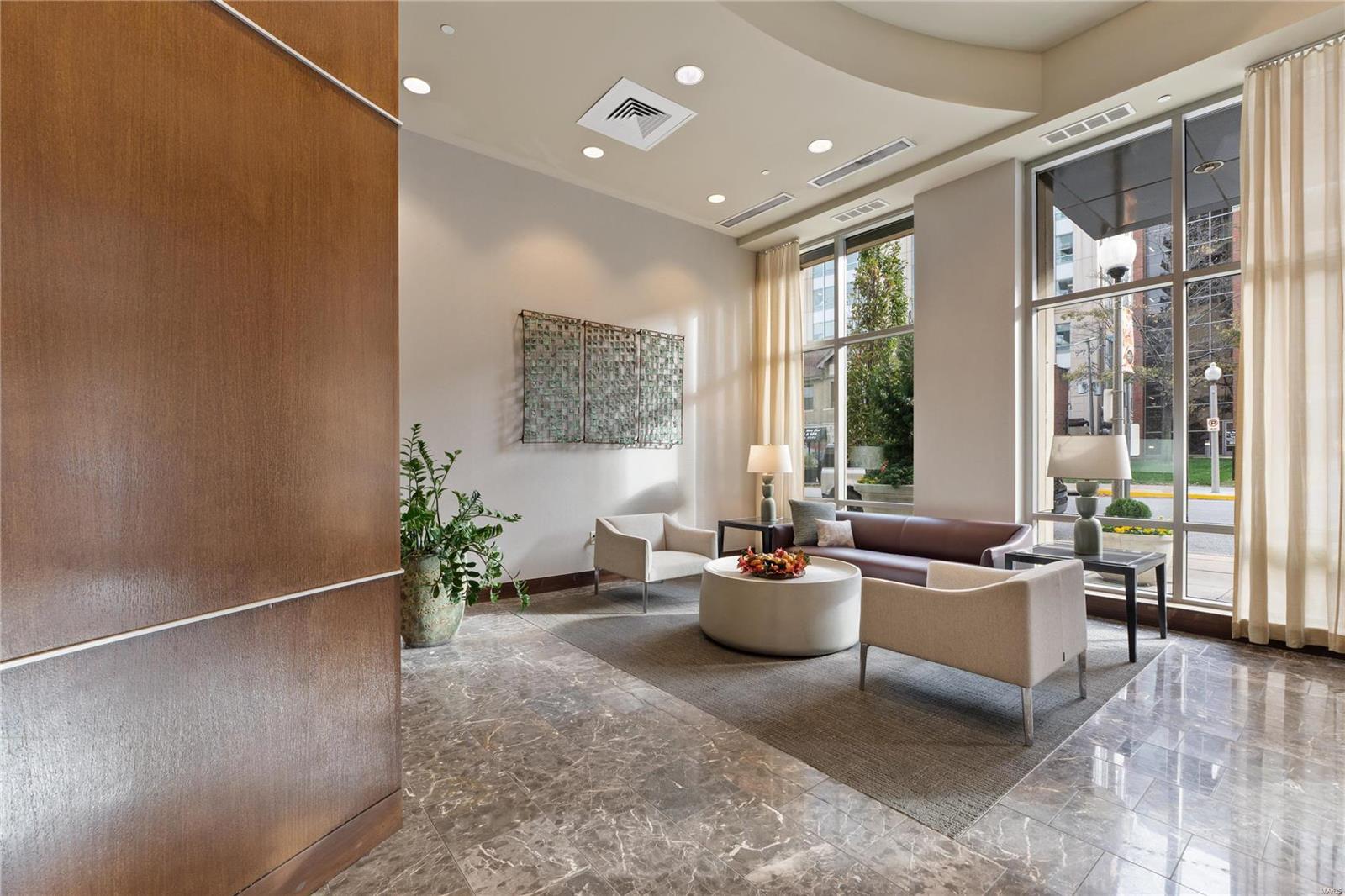 4909 Laclede Avenue Unit: 1306