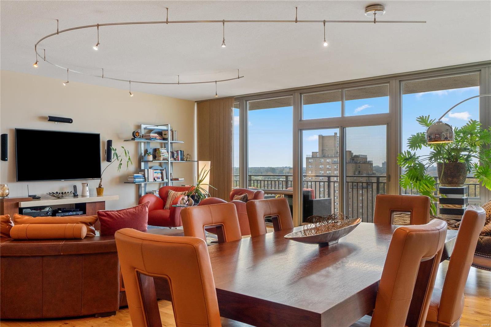 4909 Laclede Avenue Unit: 1306