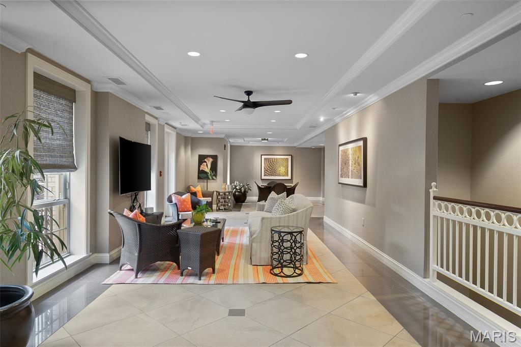 232 N Kingshighway Boulevard Unit: 2201